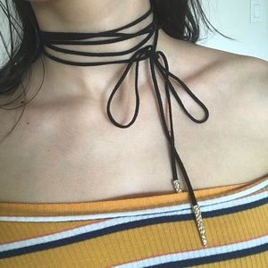 Velvet string choker